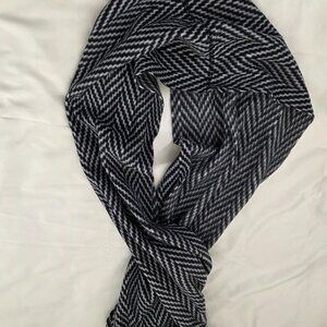 Old Navy Wrap / Scarf  Black / White Herringbone Pattern